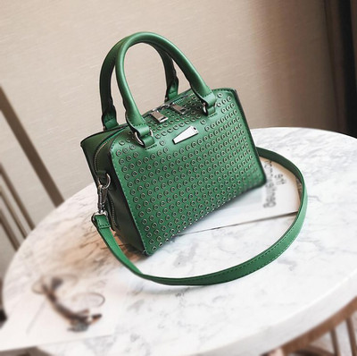 Елегантна дамска ръчна чанта тип куфарче в четири различни цвята