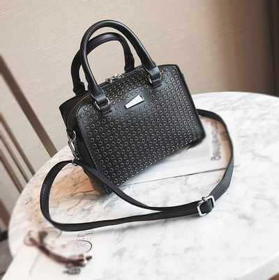 Елегантна дамска ръчна чанта тип куфарче в четири различни цвята