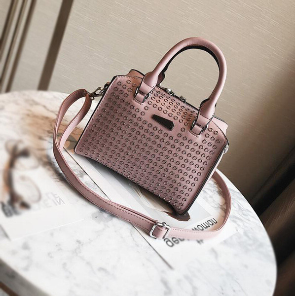 Елегантна дамска ръчна чанта тип куфарче в четири различни цвята