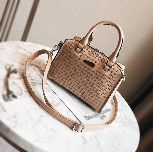 Елегантна дамска ръчна чанта тип куфарче в четири различни цвята