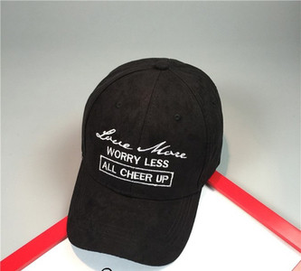 Γλυκό καπέλο με επιγραφή και φρέσκα χρώματα