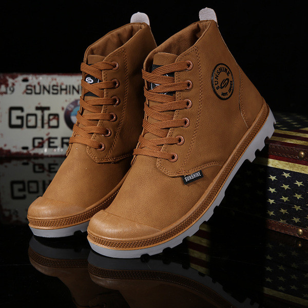 Κομψές ανδρικές μπότες σε διάφορα χρώματα κατάλληλα για τη καθημερινή ζωή