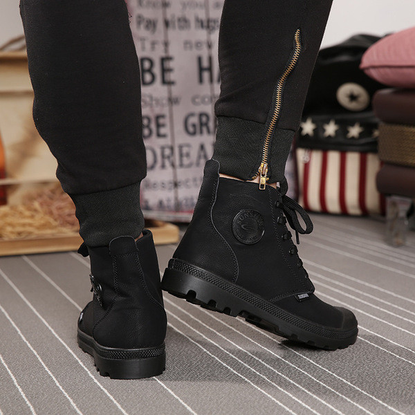 Κομψές ανδρικές μπότες σε διάφορα χρώματα κατάλληλα για τη καθημερινή ζωή