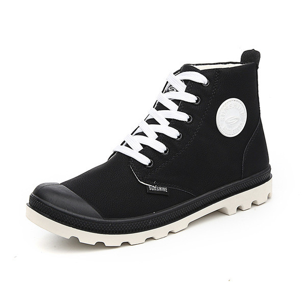 Κομψές ανδρικές μπότες σε διάφορα χρώματα κατάλληλα για τη καθημερινή ζωή