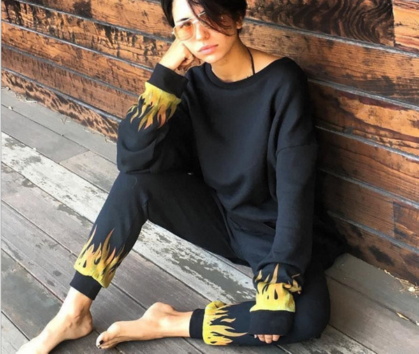 Дамски ежедневен много удобен спортен екип с интересен принт