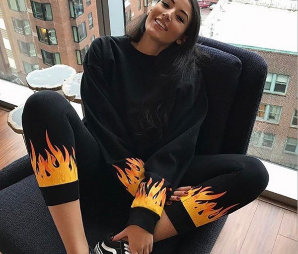 Дамски ежедневен много удобен спортен екип с интересен принт