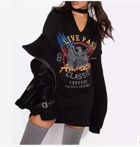 Γυναικείο μπουφάν με κοντό μανίκι με κολάρο σε σχήμα V