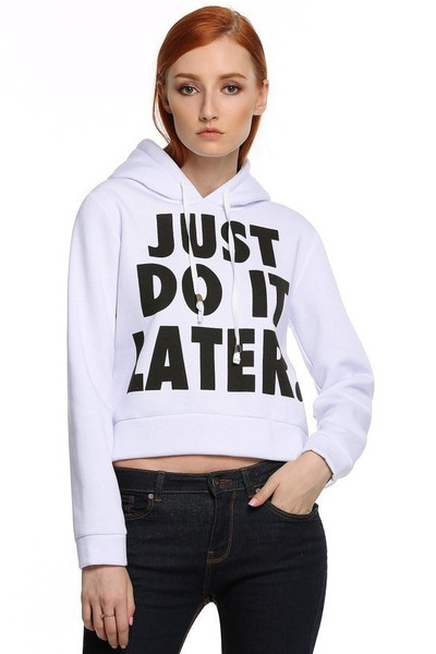 Αθλητικό γυναικείο κοντό φούτερ σε διάφορα χρώματα με επιγραφή και κουκούλα