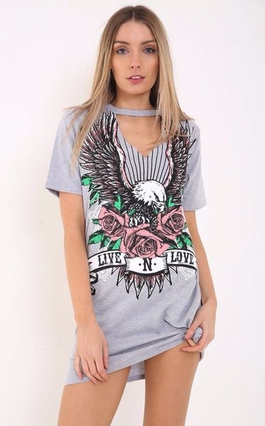 Σύγχρονη γυναικεία μπλούζα με ντεκολτέ σε σχήμα V και ενδιαφέρουσα έγχρωμη εκτύπωση