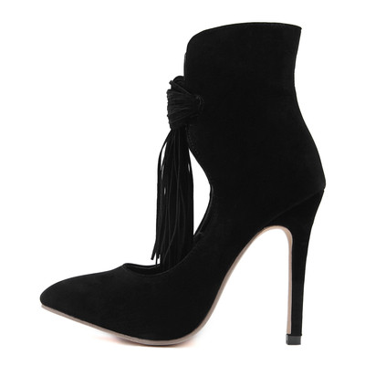 Πολύ κομψά και πολυτελή γυναικεία παπούτσια υψηλών τακουνιών με κρεμαστή φούντα