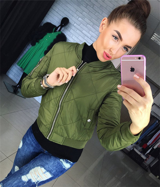 Μοντέρνο γυναικείο μπουφάν σε απλό σχέδιο, σε διάφορα χρώματα