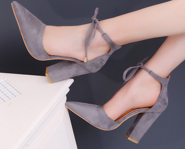 Κομψά γυναικεία παπούτσια υψηλών τακουνιών - αιχμηρά και δεμένα σε διάφορα χρώματα