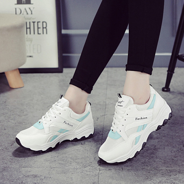 Дамски маратонки в три цвята, подходящи за ежедневие и спорт