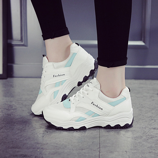 Дамски маратонки в три цвята, подходящи за ежедневие и спорт