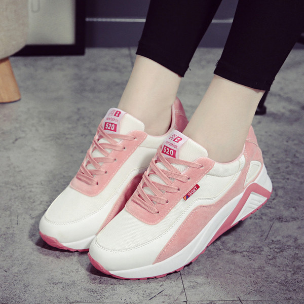 Πολύ άνετα αθλητικα γυναικεία σε τρία χρώματα κατάλληλα για καθημερινή ζωή και στο αθλητισμό