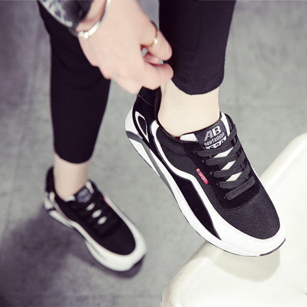 Πολύ άνετα αθλητικα γυναικεία σε τρία χρώματα κατάλληλα για καθημερινή ζωή και στο αθλητισμό