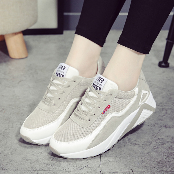 Πολύ άνετα αθλητικα γυναικεία σε τρία χρώματα κατάλληλα για καθημερινή ζωή και στο αθλητισμό