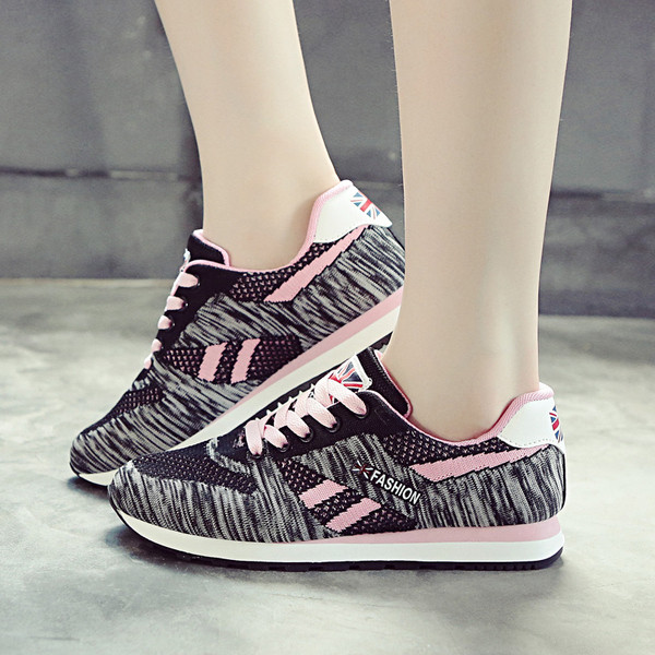 Αθλητικά γυναικεία παπούτσια σε τρία χρώματα