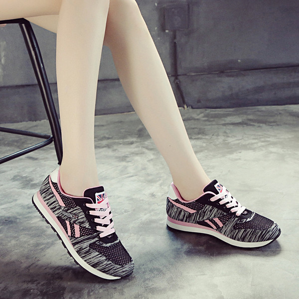 Αθλητικά γυναικεία παπούτσια σε τρία χρώματα