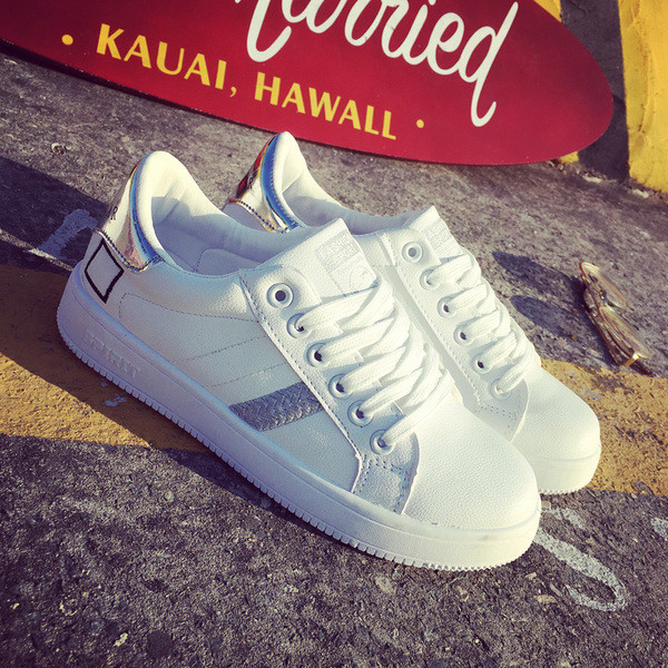 Αθλητικά πάνινα γυναικεία παπούτσια σε κομψή σχεδίαση