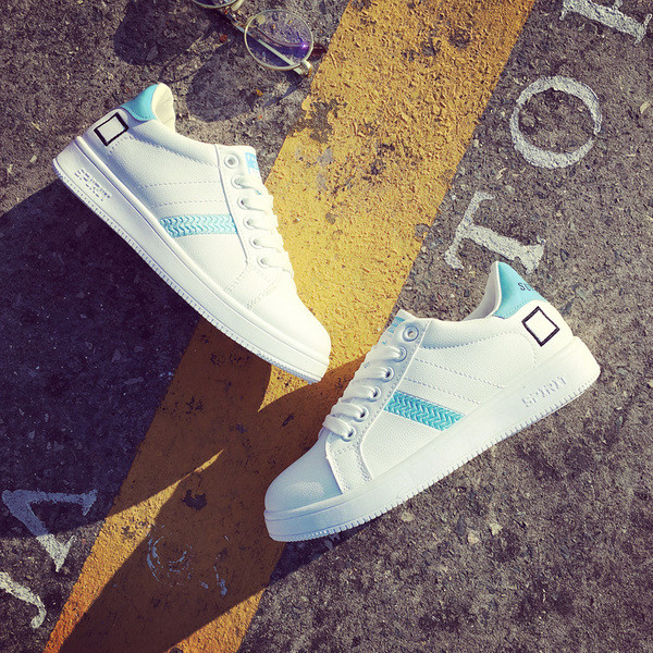 Αθλητικά πάνινα γυναικεία παπούτσια σε κομψή σχεδίαση