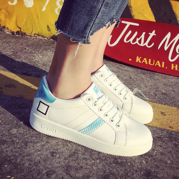 Αθλητικά πάνινα γυναικεία παπούτσια σε κομψή σχεδίαση