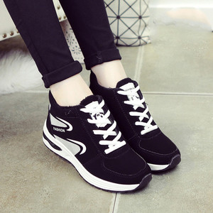 Αθλητικά γυναικεία παπούτσια σε διάφορα χρώματα