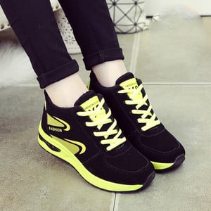 Αθλητικά γυναικεία παπούτσια σε διάφορα χρώματα