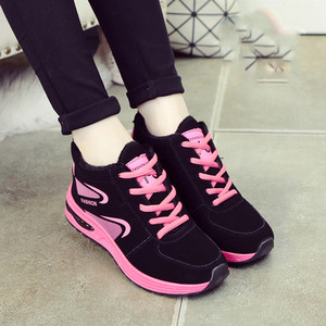 Αθλητικά γυναικεία παπούτσια σε διάφορα χρώματα