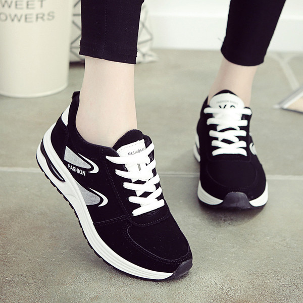 Αθλητικά γυναικεία παπούτσια  σε διάφορα χρώματα