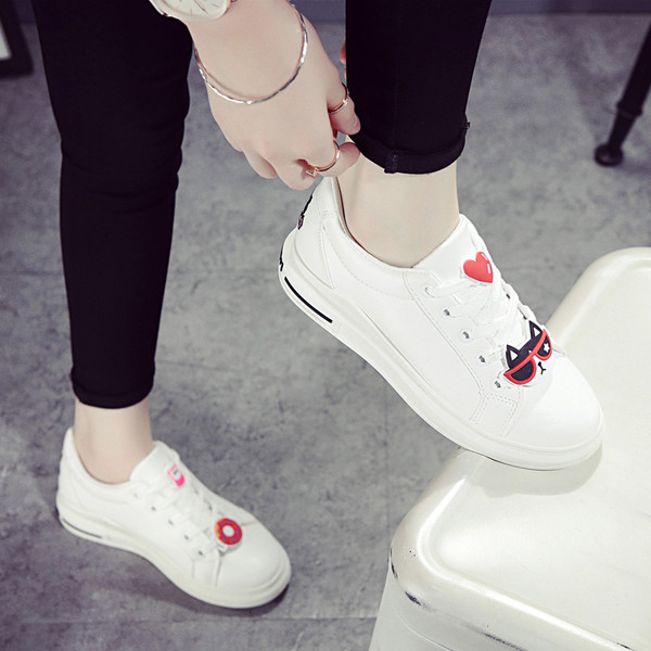 Αθλητικά πάνινα γυναικεία παπούτσια με ψηλά πέλματα με κεντήματα