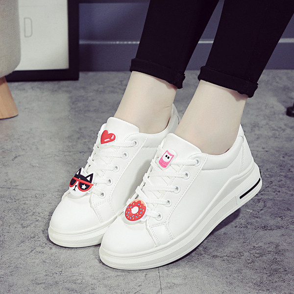 Αθλητικά πάνινα γυναικεία παπούτσια με ψηλά πέλματα με κεντήματα