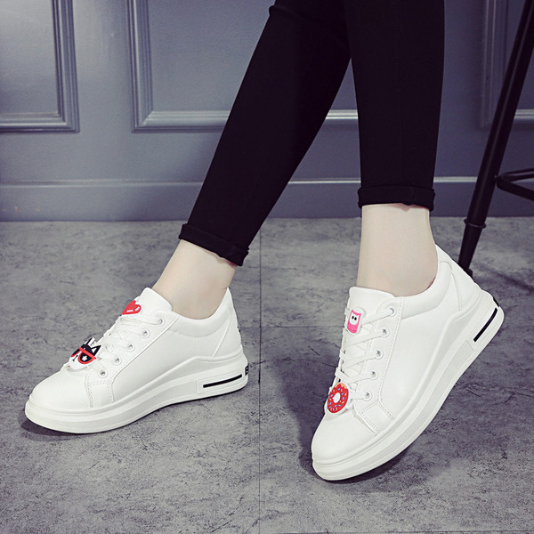 Αθλητικά πάνινα γυναικεία παπούτσια με ψηλά πέλματα με κεντήματα