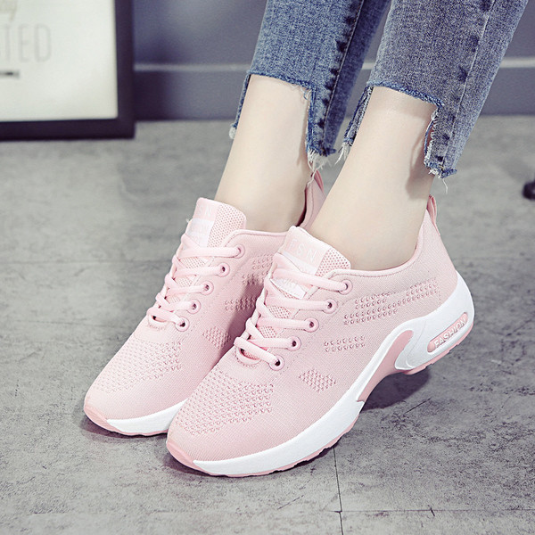 Спортни дамски маратонки, подходящи и за ежедневие в три цвята