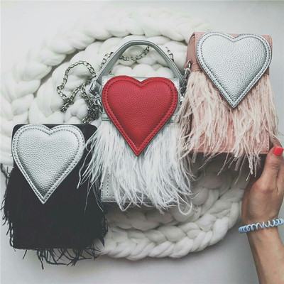 Дамска мини чантичка с красиви реснички и интересна апликация - сърце