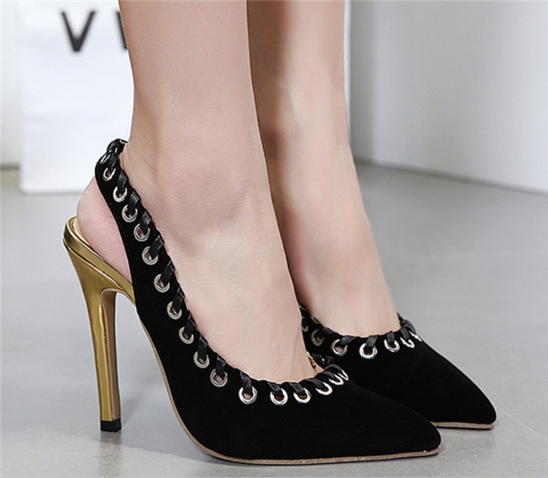 Κομψά γυναικεία παπούτσια με ψηλά τακούνια ε ενδιαφέρουσες συνδέσεις