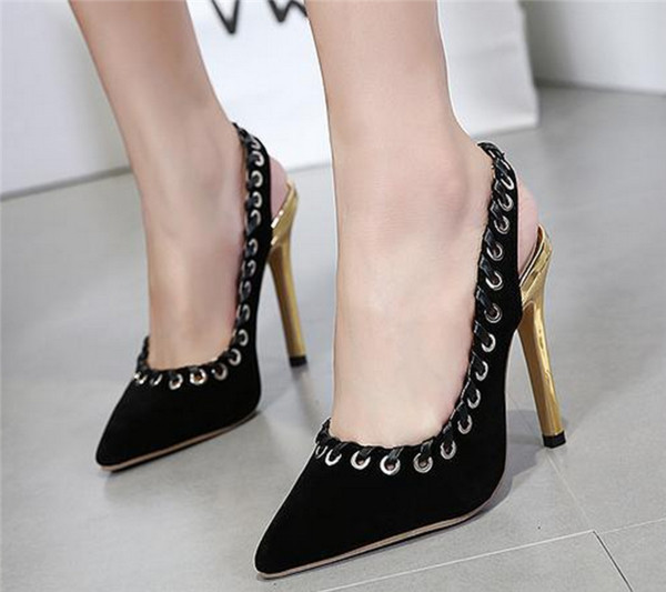 Κομψά γυναικεία παπούτσια με ψηλά τακούνια ε ενδιαφέρουσες συνδέσεις