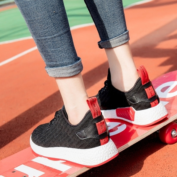 Αθλητικά και πολύ άνετα γυναικεία πάνινα παπούτσια σε τρία χρώματα