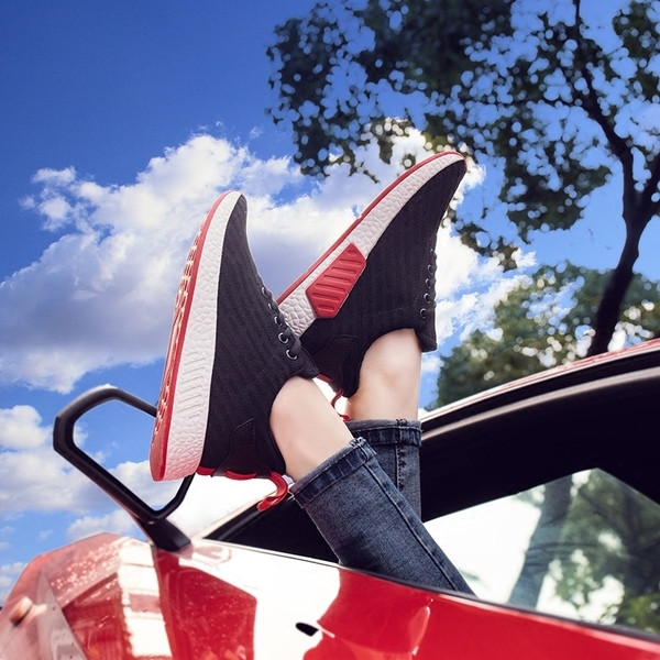 Αθλητικά και πολύ άνετα γυναικεία πάνινα παπούτσια σε τρία χρώματα