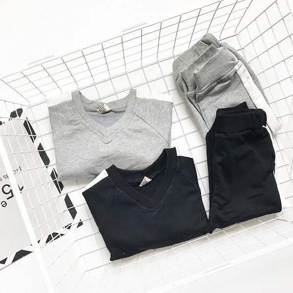 Αθλητικό παιδικό σετ για αγόρια σε γκρι και μαύρο χρώμα