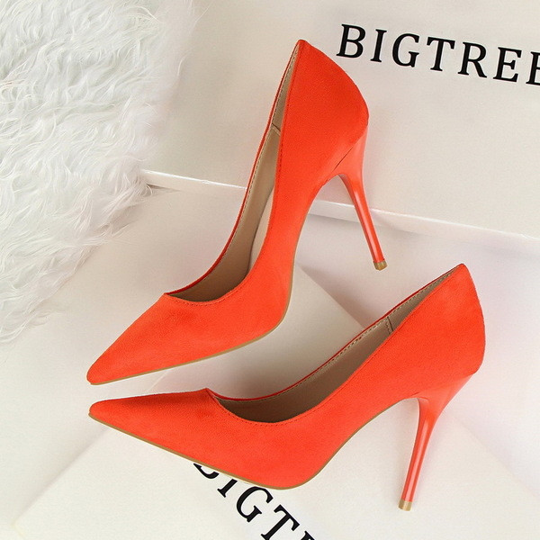 Απλά και κομψά γυναικεία παπούτσια  με ψηλά τακούνια - 6 μοντέλα