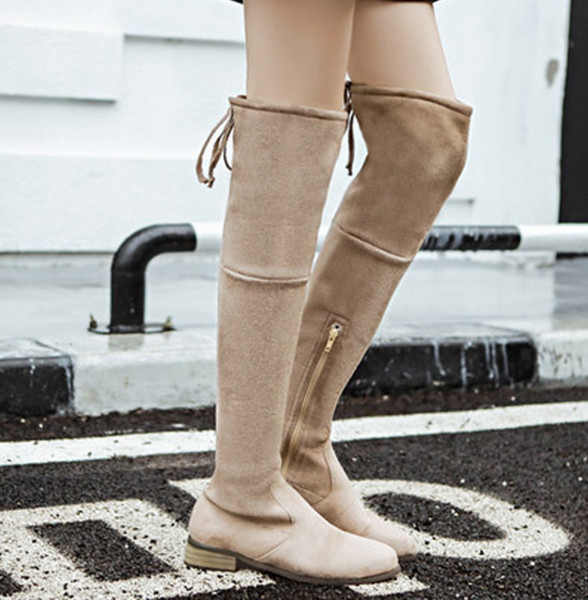 Актуални дамски дълги ботуши с равна подметка и дебел ток