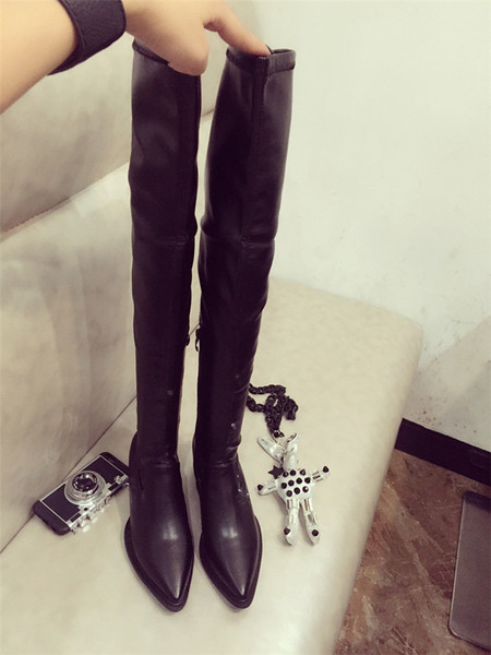 Дълги дамски ботуши с заострен връх и дебел ток