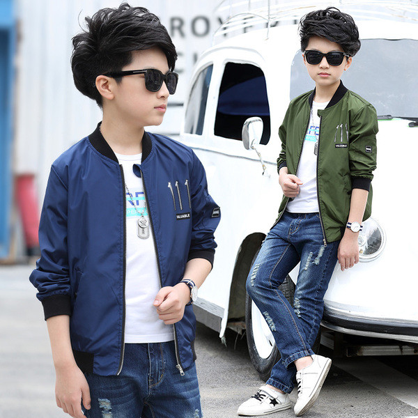 Μοντέρνο μπουφάν γιααγόρια με απλό σχεδιασμό σε δύο χρώματα