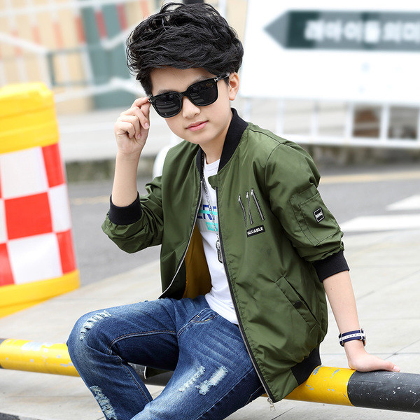 Μοντέρνο μπουφάν γιααγόρια με απλό σχεδιασμό σε δύο χρώματα