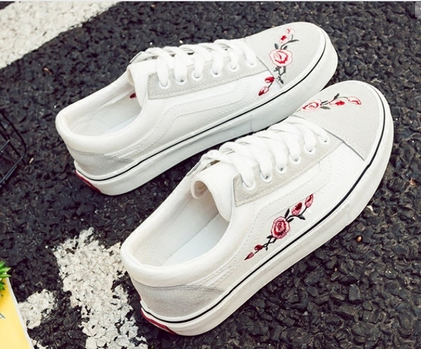 Ежедневни дамски гумени кецове с равна подметка и връзки - 3 модела