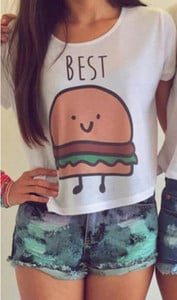 Γυναικεία κοντή μπλούζα με κοντό μανίκι και ενδιαφέρουσα εκτύπωση - 2 σχέδια