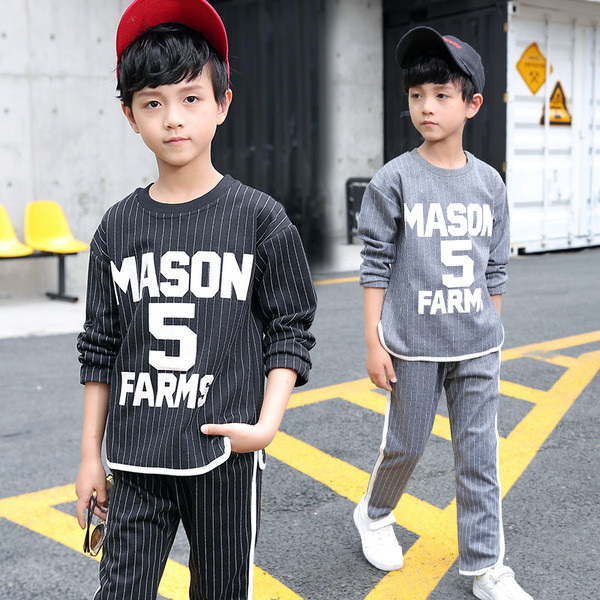 Αθλητικό σετ για αγόρια σε ριγέ - μπλούζα + παντελόνι, σε δύο χρώματα