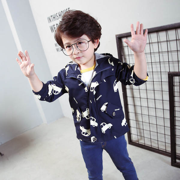 Παιδικό μπουφάν για το φθινοπώρο για αγόρια με εικόνες και κουκούλα σε μπλε και κίτρινο