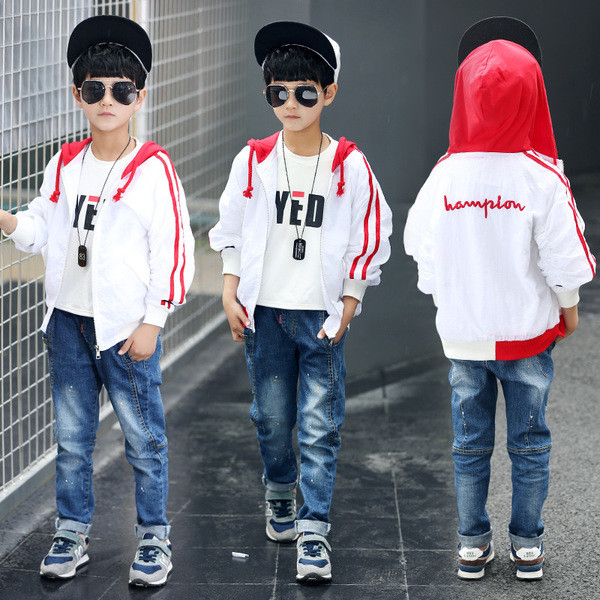 Αθλητικό μποφάν σε τρία χρώματα με κουκούλα κατάλληλο για τη καθημερινή ζωή